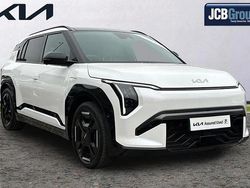 White Used 2025 Kia EV3 GT-Line S SUV | £36,495 (Fair price)