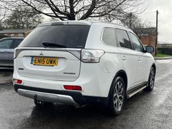 White Used 2015 Mitsubishi Outlander SUV | £4,500 (Super price)