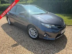 Blue Used 2015 Toyota Auris Estate | £7,495 (Fair price)