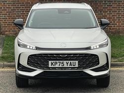 White New 2025 MG HS Trophy SUV | £25,649 (Super price)