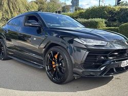Black Used 2022 Lamborghini Urus SUV | £189,995 (Fair price)