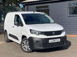 White Used 2019 Peugeot Partner Van | £7,995 (Fair price)