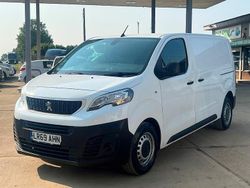 White Used 2019 Peugeot Expert S Van | £6,500 (Fair price)