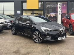 Diamond black Used 2022 Renault Clio V Hatchback | £17,250 (A bit pricey)