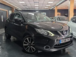 Black Used 2017 Nissan Qashqai Tekna SUV | £10,390 (Good price)