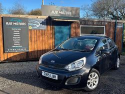 Black Used 2015 Kia Rio Hatchback | £4,245 (Good price)