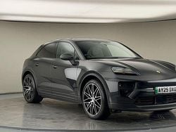 Black Used 2025 Porsche Macan SUV | £70,000 (Super price)
