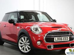 Chili red Used 2018 Mini Cooper S Hatch Hatchback | £9,995 (Fair price)