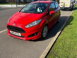 Red Used 2015 Ford Fiesta Zetec Hatchback | £3,295 (Super price)