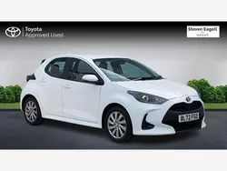 White Used 2022 Toyota Yaris Hybrid Hatchback | £15,910 (Fair price)