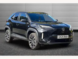 Eclipse black Used 2025 Toyota Yaris Cross Design SUV | £24,750 (Fair price)