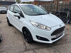 White Used 2014 Ford Fiesta Zetec Hatchback | £3,995 (Fair price)