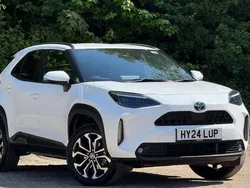 Pure white Used 2024 Toyota Yaris Hybrid Design Estate | £23,320 (Fair price)