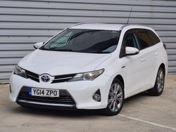 White Used 2014 Toyota Auris Hybrid Estate | £6,695 (Fair price)