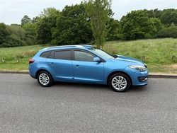 Electric blue Used 2014 Renault Mégane GrandTour Dynamique Estate | £2,995 (Fair price)