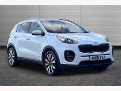 White Used 2016 Kia Sportage 4 SUV | £10,695 (Fair price)