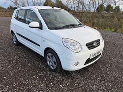 White Used 2011 Kia Picanto 2 Hatchback | £1,940 (Fair price)