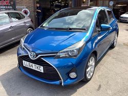 Blue Used 2014 Toyota Yaris Hybrid Hatchback | £8,995 (Expensive)