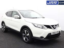 White Used 2016 Nissan Qashqai N-Connecta SUV | £9,940 (Fair price)