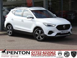 White Used 2023 MG ZS Excite Sedan | £14,490 (Fair price)