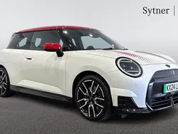 White Used 2024 Mini Cooper Hatch Hatchback | £27,500 (Expensive)