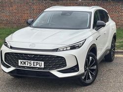 White New 2025 MG HS SE SUV | £24,499 (Expensive)
