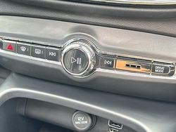 White Used 2021 Volvo XC40 R-Design SUV | £25,799 (Fair price)