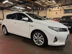 White Used 2014 Toyota Auris Hybrid Hatchback | £9,000 (Fair price)