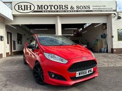 Red Used 2016 Ford Fiesta ST-Line Hatchback | £6,995 (Fair price)