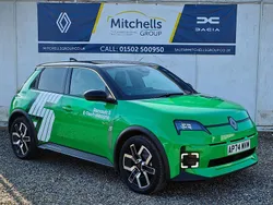 Pop green and black roof Used 2025 Renault R5 Komfort Hatchback | £23,995