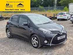 Black Used 2016 Toyota Yaris Hybrid Hatchback | £10,288 (Fair price)