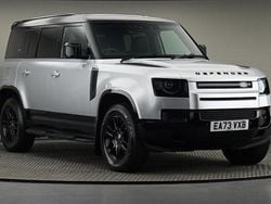 Used 2025 Land Rover Defender SE Dynamic SUV | £56,650 (Super price)