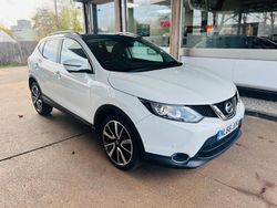 White Used 2016 Nissan Qashqai Tekna SUV | £7,345 (Super price)