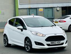 White Used 2013 Ford Fiesta Zetec Hatchback | £2,499 (Fair price)