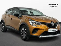 Desert orange Used 2021 Renault Captur LIMITED SUV | £13,400 (Fair price)