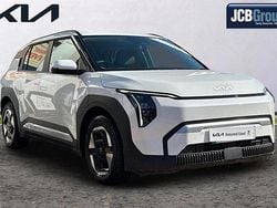 White Used 2025 Kia EV3 Air SUV | £30,495 (Fair price)