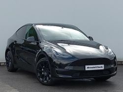 Black Used 2022 Tesla Model Y Long Range AWD SUV | £24,698 (A bit pricey)