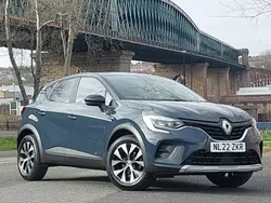 Blue/black Used 2022 Renault Captur LIMITED SUV | £14,498 (Fair price)