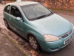 Green Used 2005 Vauxhall Corsa Design Edition Hatchback | £950 (Good price)