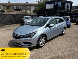 Silver Used 2017 Vauxhall Astra Design Edition Estate | £4,450 (Fair price)