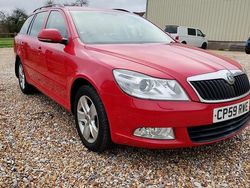 Red Used 2010 Skoda Octavia Elegance Estate | £4,250 (Fair price)