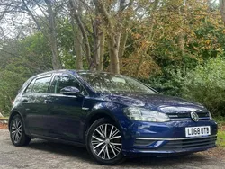 Blue Used 2018 VW Golf VII SE Hatchback | £9,195 (Fair price)