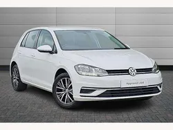 Pure white Used 2017 VW Golf VII SE Hatchback | £13,095 (Fair price)