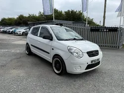 White Used 2010 Kia Picanto 2 Hatchback | £2,495 (Fair price)