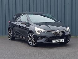 Black Used 2022 Renault Clio V SE Hatchback | £15,998 (Fair price)