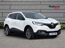 White Used 2016 Renault Kadjar Signature SUV | £8,995 (Fair price)