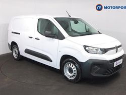 White New 2025 Citroën Berlingo MPV | £15,999 (Super price)