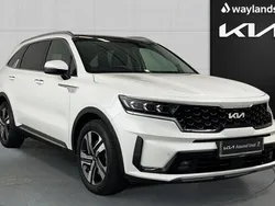 White Used 2023 Kia Sorento Vision SUV | £35,995 (Fair price)