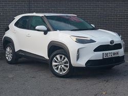 White Used 2022 Toyota Yaris Hybrid Estate | £17,998 (Good price)