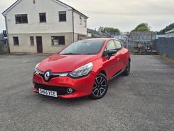 Red Used 2015 Renault Clio IV Dynamique Hatchback | £5,100 (Good price)